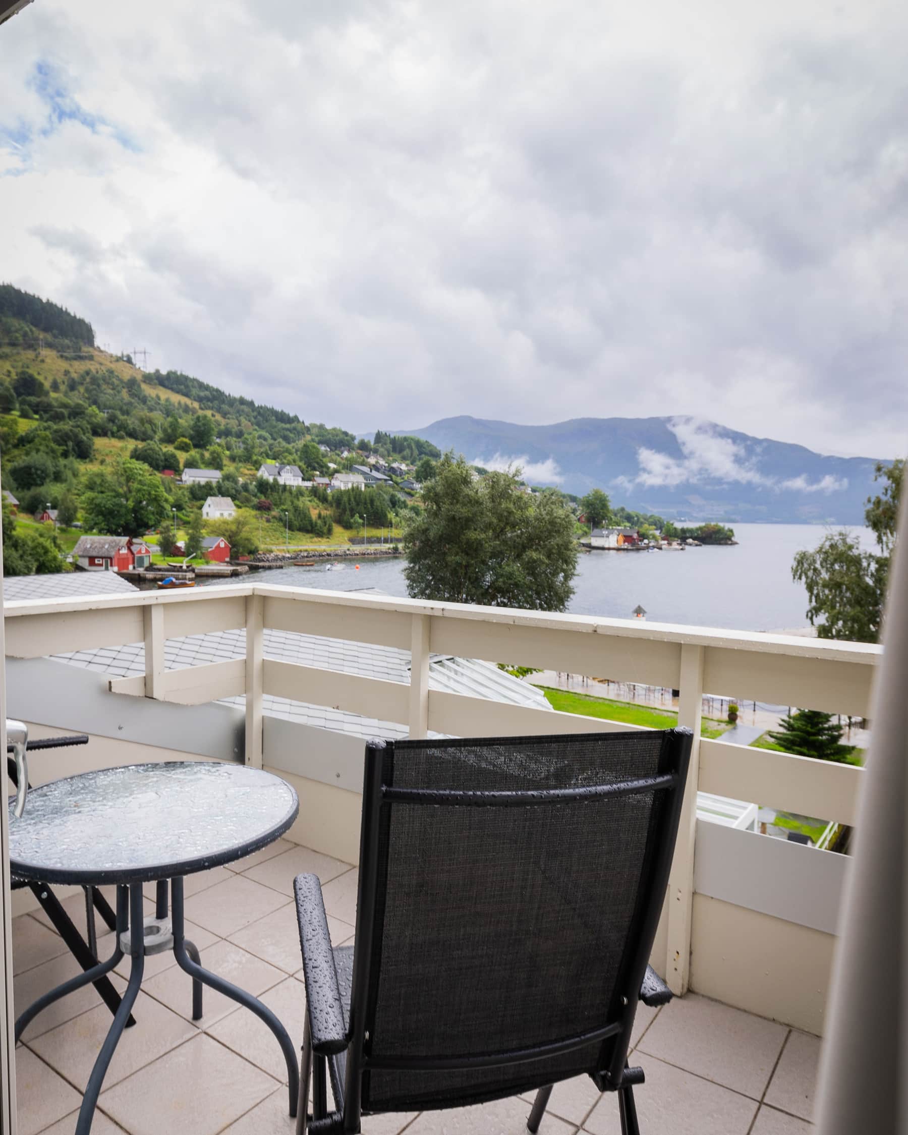 Standard room with fjord view 4