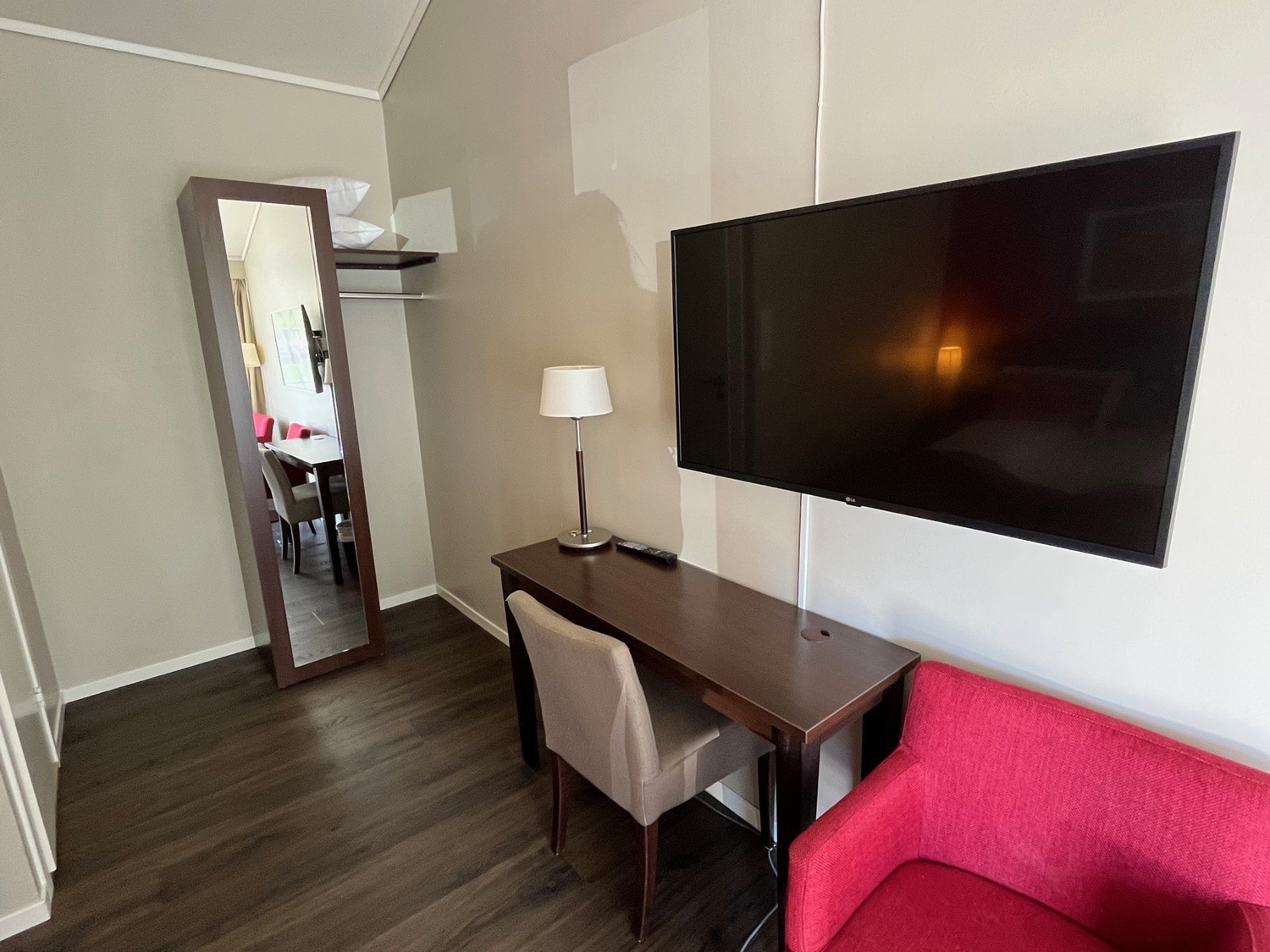 Side wing room 3